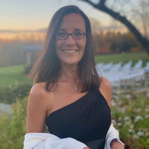 Elizabeth Ravitz - Poshmark Profile Picture of Elizabeth Ravitz (@eravitz) on Poshmark