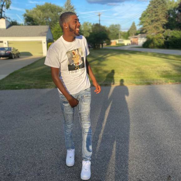 Profile Picture of Alvonte Davis (@alvontedavis) on Poshmark