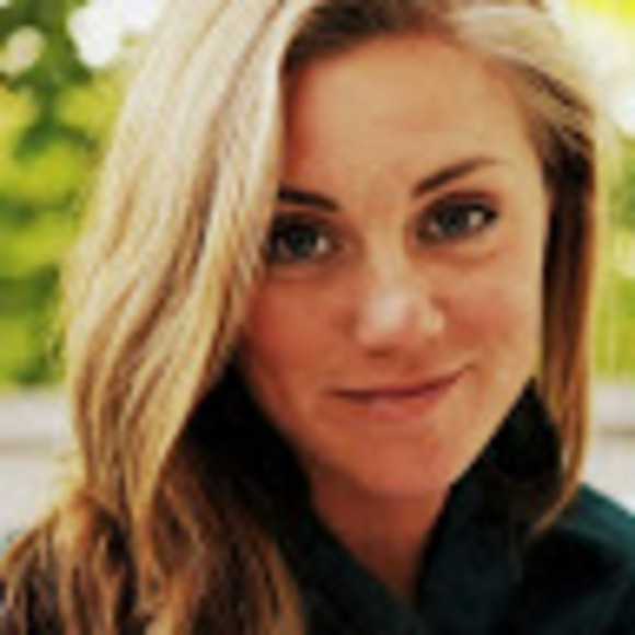 Profile Picture of Caileen Brison (@caileenmbrison) on Poshmark