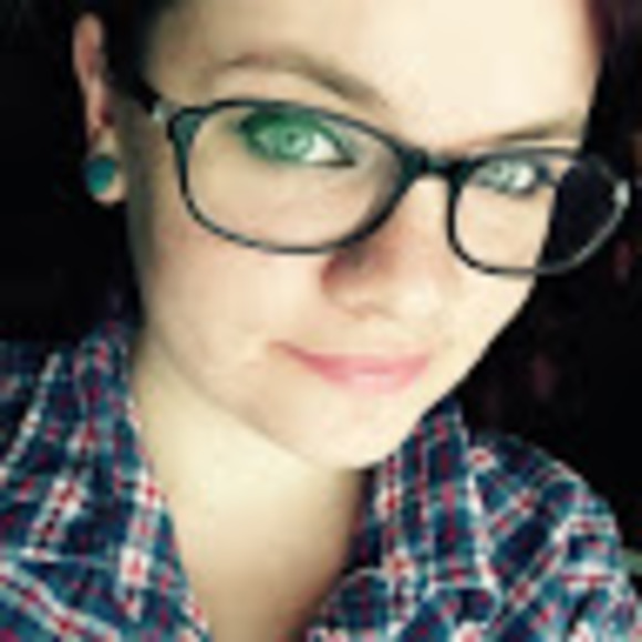 Profile Picture of Crystal Mullis (@crystalmullis) on Poshmark