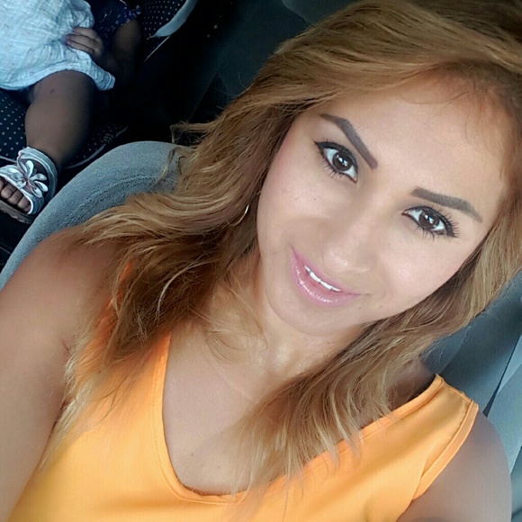 Profile Picture of Yolanda Madrigal (@yola0118) on Poshmark