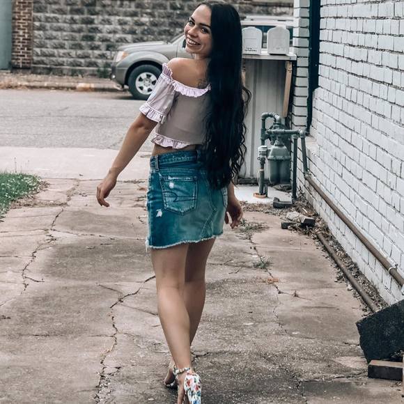 Profile Picture of Briana Rowden (@rowden_b) on Poshmark