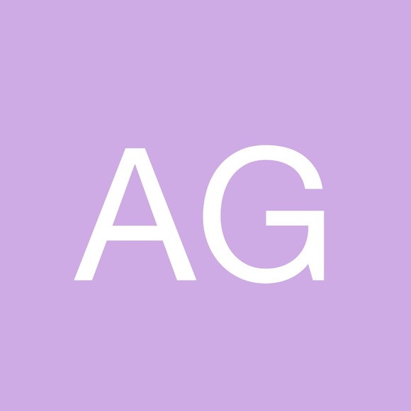 Profile Picture of Alicia Gilboy (@aliciagilboy) on Poshmark