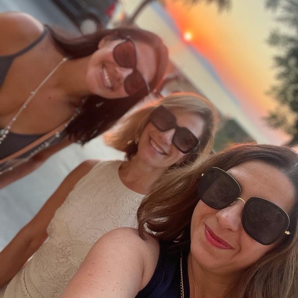 Profile Picture of Evanna Petrakis (@evannapetrakis) on Poshmark