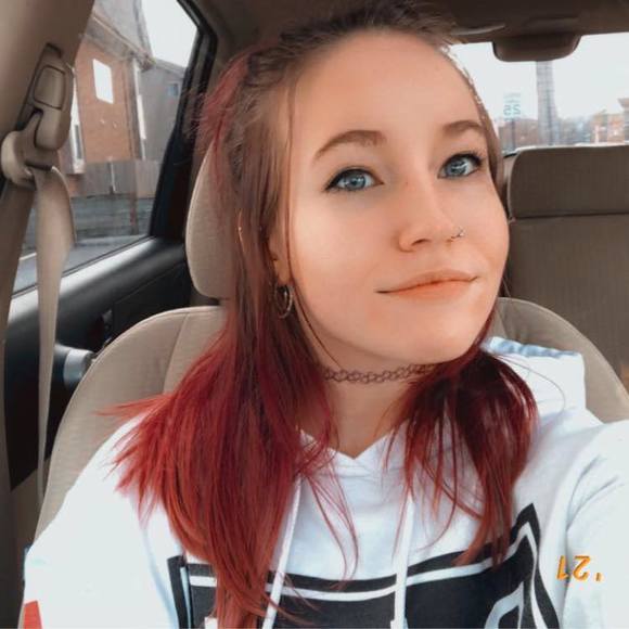 Profile Picture of Emily Grether (@emilyrhg) on Poshmark