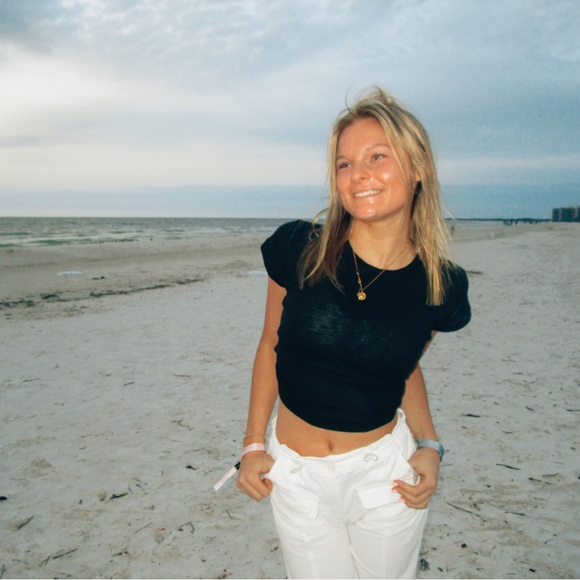 Profile Picture of Callie Tumilty (@callietums) on Poshmark