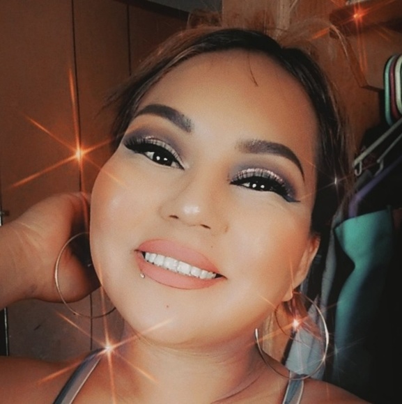 Profile Picture of Shelley Nephew (@nephewsrolla) on Poshmark