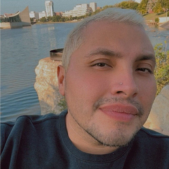 Profile Picture of Jon Becerril (@jonbecerril) on Poshmark