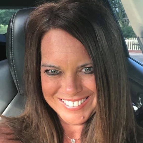 Profile Picture of Erica Nesbitt (@enesb1) on Poshmark