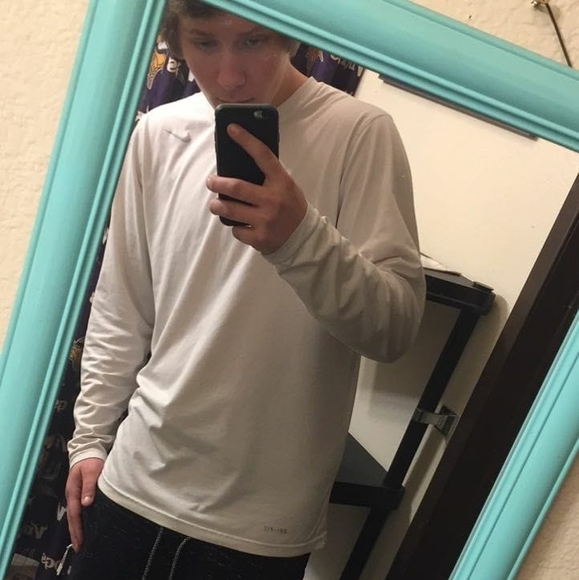 Profile Picture of Daniel Cross (@dannycrossy160) on Poshmark
