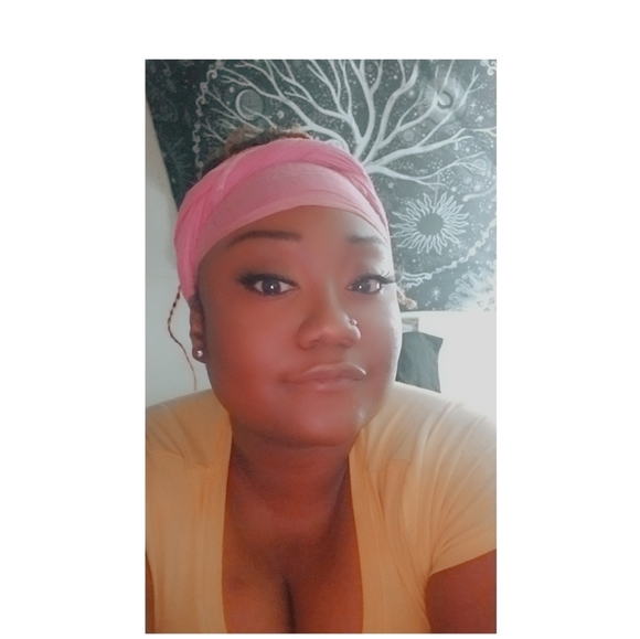 Profile Picture of Anise Garrott (@anisegarrott37) on Poshmark