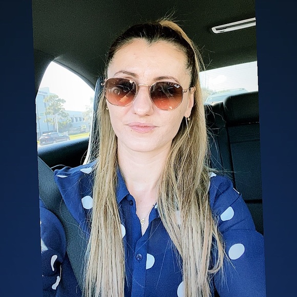 Profile Picture of Alexandra Balaceanu (@abalaceanu) on Poshmark