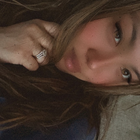 Profile Picture of Aylin Can (@aylincan) on Poshmark