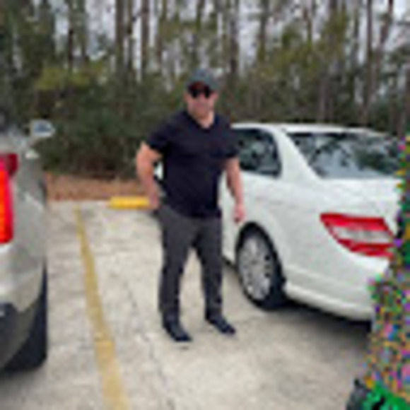 Profile Picture of Scott Elmer (@scottelmer547) on Poshmark