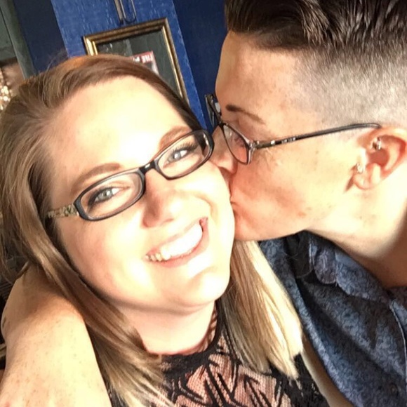 Profile Picture of Heather Birkland (@8chbee) on Poshmark