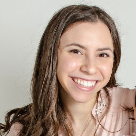 Profile Picture of Chloe Strubelt (@chloestrubelt) on Poshmark