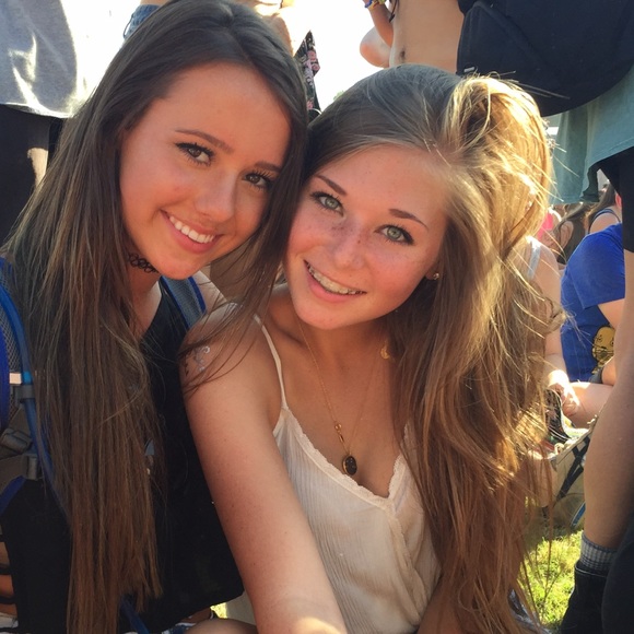 Profile Picture of Sydney Shavor (@sydney_shavor) on Poshmark