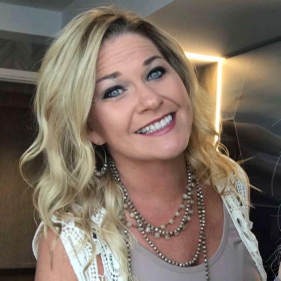 Profile Picture of Holley Burlison (@llbeans) on Poshmark