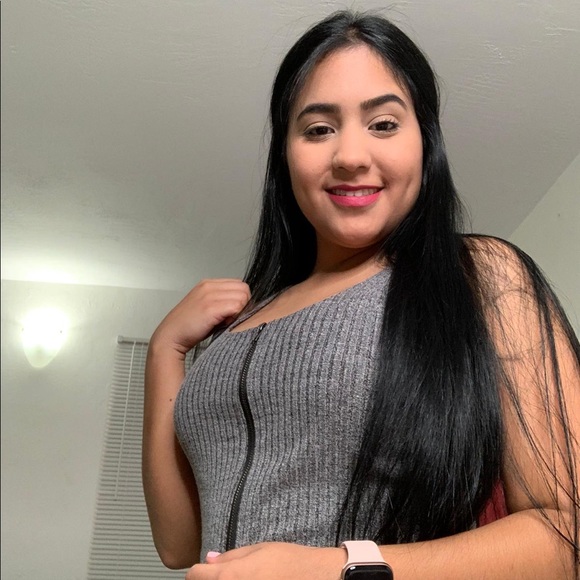 Profile Picture of Mariana Mariana (@marianaaq_01) on Poshmark