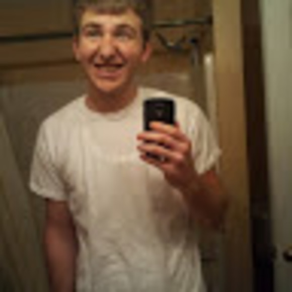 Profile Picture of Kevin Kuhn (@kevinkuhn23) on Poshmark