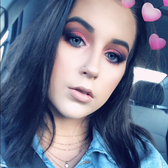 Profile Picture of Meghan Woulfe (@meghanwoulfe) on Poshmark
