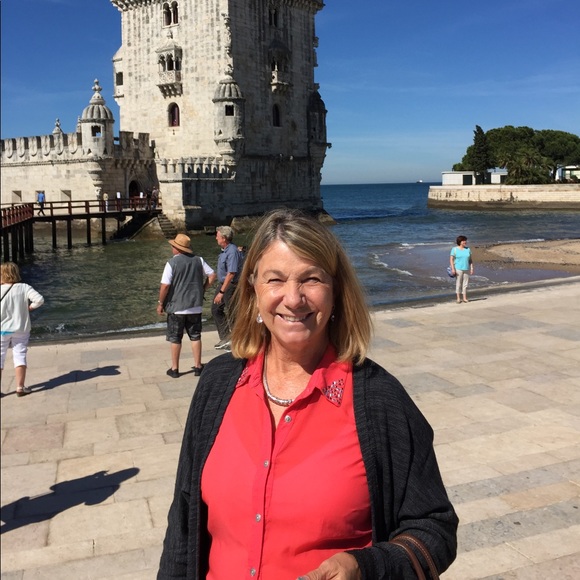 Profile Picture of Janet Ishikawa (@naturalblue7) on Poshmark