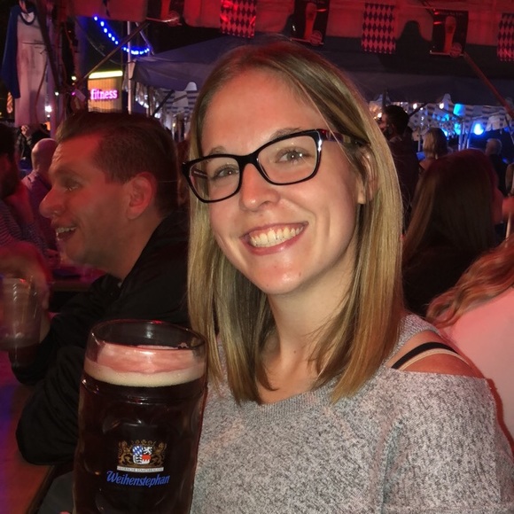 Profile Picture of Alyssa Gilboy (@alyssagilboy) on Poshmark