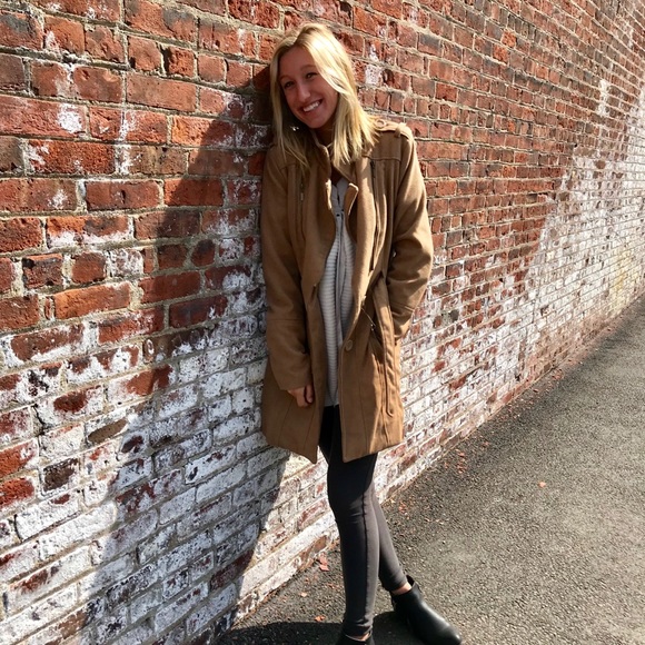 Profile Picture of Lauren Kleist (@laurenkleist) on Poshmark