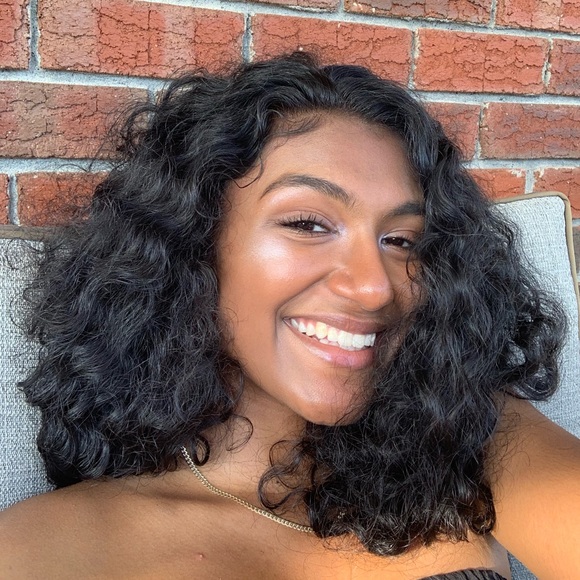 Profile Picture of Aaliyah Allen (@aaliyah8803) on Poshmark