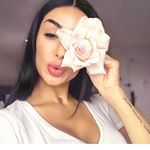 Profile Picture of Allison Gilburt (@brunettelayers) on Instagram