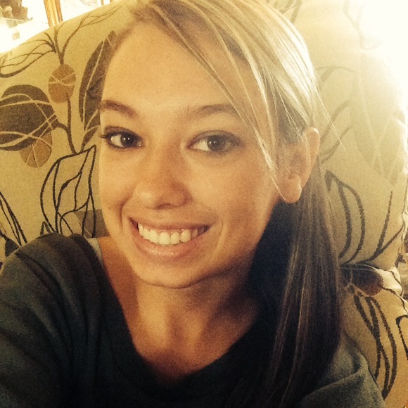 Profile Picture of Maci Poteat (@mnpoteat) on Poshmark