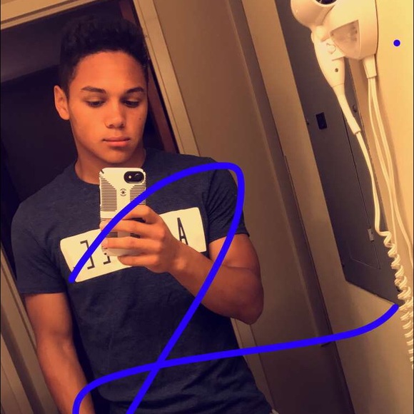 Profile Picture of Dylan Barron (@dyllanmichael) on Poshmark