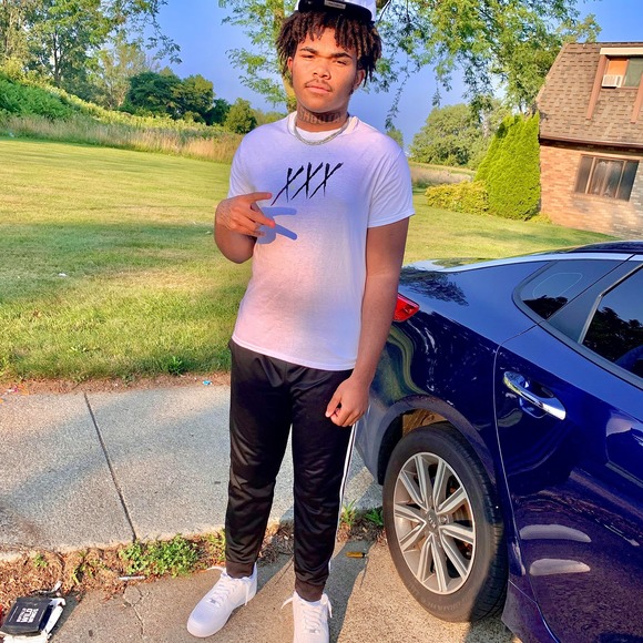 Profile Picture of Dushonta Gresham (@dushontagresham) on Poshmark