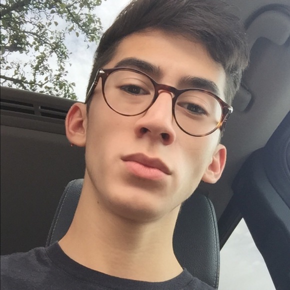 Profile Picture of Alec Chan (@alecjevon) on Poshmark