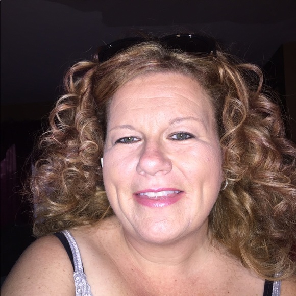 Angela Koeppel - Poshmark Profile Picture of Angela Koeppel (@anotherangie01) on Poshmark