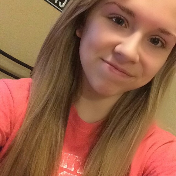 Profile Picture of Morgan Gilsdorf (@morgangilsdorf) on Poshmark