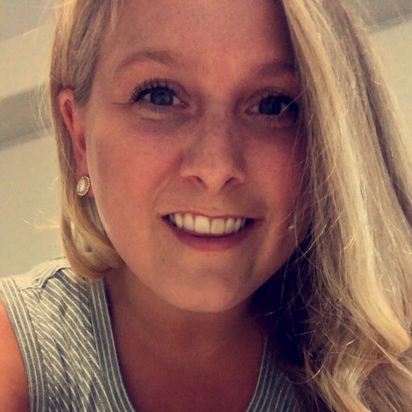 Profile Picture of Autumn Embree (@autumnembree) on Poshmark