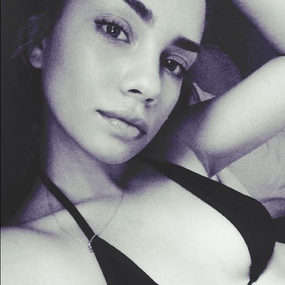 Profile Picture of Phoebe Ward (@sophiehk) on Poshmark