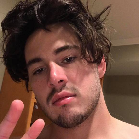 Nicholas Elbert-leissos - Poshmark Profile Picture of Nicholas Elbert-leissos (@yourbuddynick) on Poshmark