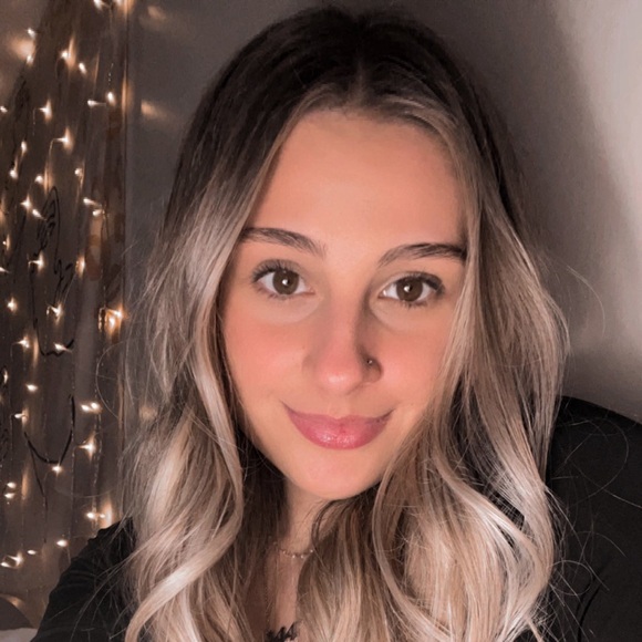 Profile Picture of Bailey Harding (@baileyyhardingg) on Poshmark