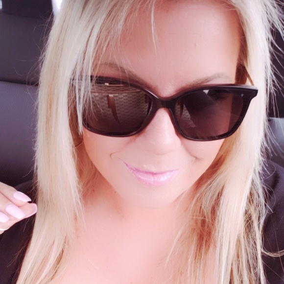 Profile Picture of Sarah Greenham (@sgjb10) on Poshmark