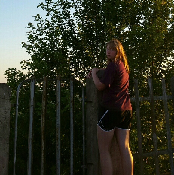 Profile Picture of Ally Neidermyer (@allyneidermyer) on Poshmark