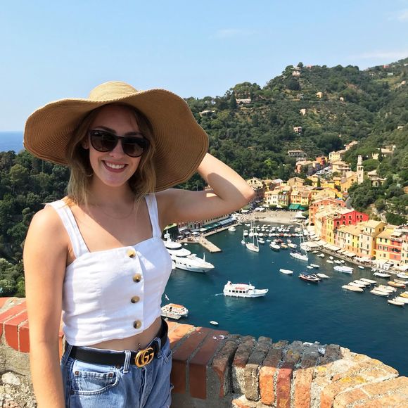 Profile Picture of Kiki Linders (@kikilinders) on Poshmark