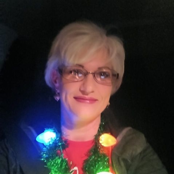 Profile Picture of Kristie Peavy (@peavykristie) on Poshmark