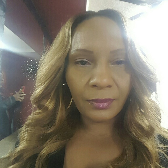Profile Picture of Lorraine Mitchell (@lorraine0130) on Poshmark