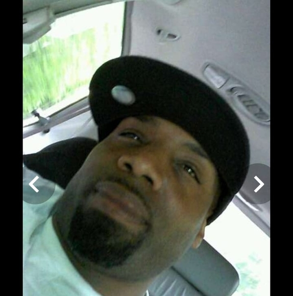 Profile Picture of David Gilliam (@davidgilliam842) on Poshmark