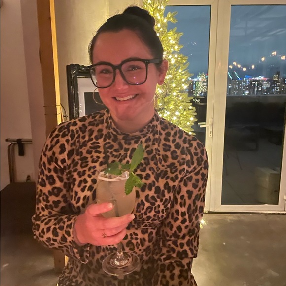 Profile Picture of Nina Rossiello (@ninarossiello) on Poshmark