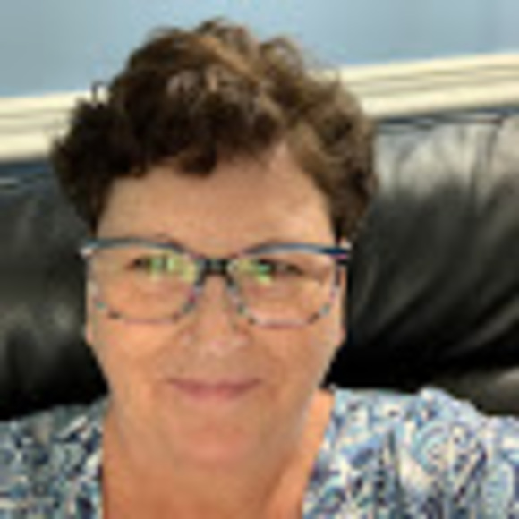 Profile Picture of Karen Elgert (@karenelgert) on Poshmark