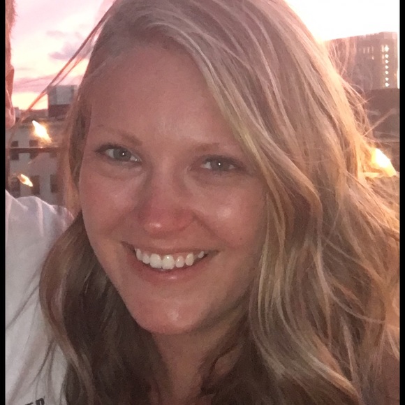 Amanda Scheriff - Poshmark Profile Picture of Amanda Scheriff (@ascheriff) on Poshmark