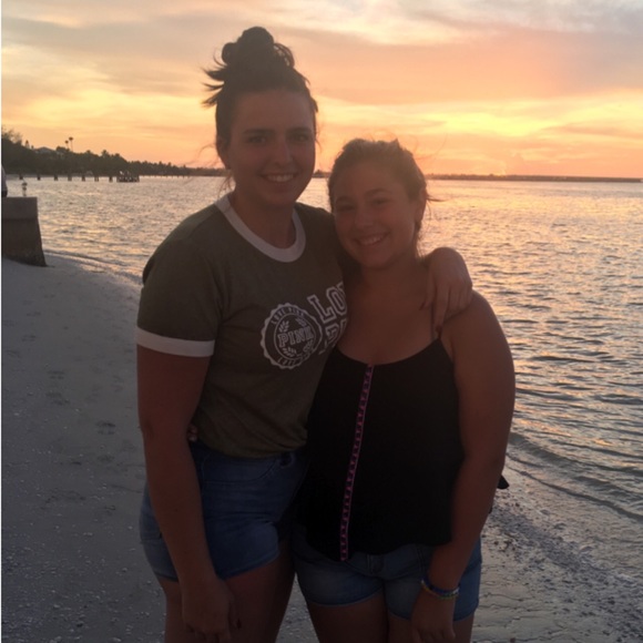 Profile Picture of Haleyna Hoffman (@haleynahoffman_) on Poshmark